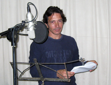 Omar Perez in studio of Dennis Casteleiro in Central Havana